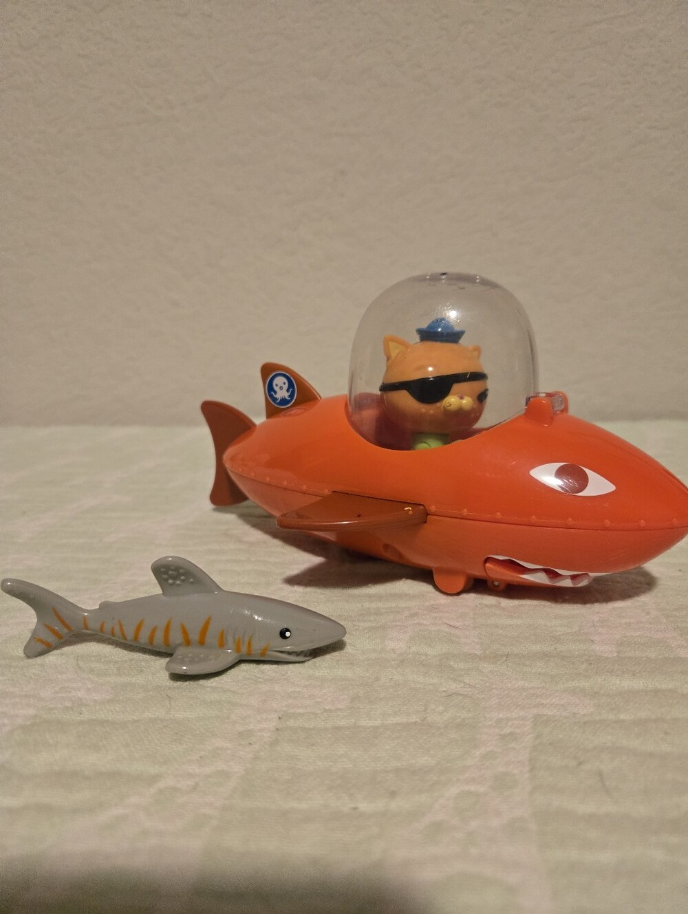FP Octonauts GUP-B Vehicle Kwazii And Small Shark Toy.